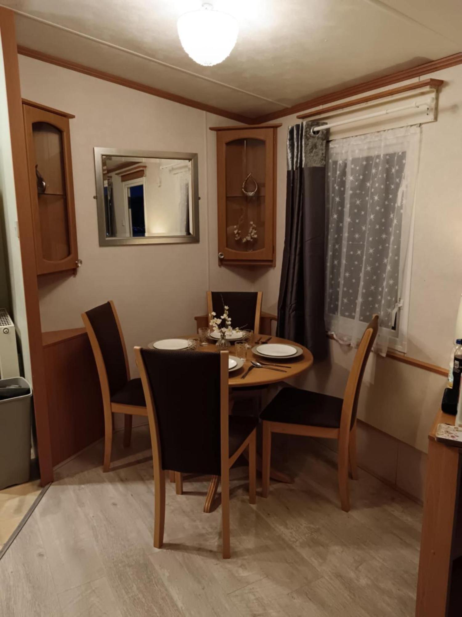 Lovely 3 Bedroom 8 Berth Caravan In Ріл Екстер'єр фото